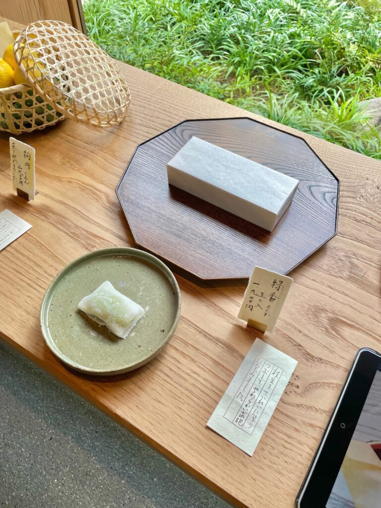 ミシュラン二つ星の名店「高台寺和久傳」さんが手がける和菓子のお店、祇園の「白 HAKU」