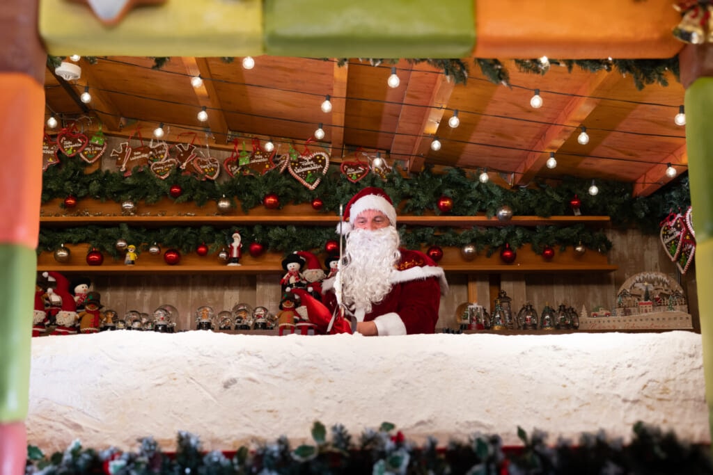 東京スカイツリータウン クリスマスマーケット 巨大シュトーレンとサンタクロース