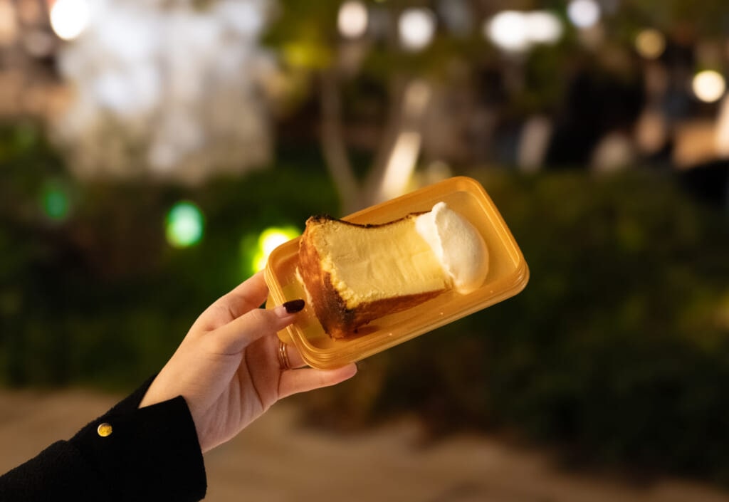 麻布台ヒルズ クリスマスマーケット　バスクチーズケーキ