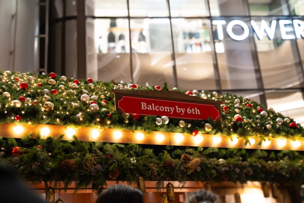 麻布台ヒルズ クリスマスマーケット　Balcony by 6th 外観