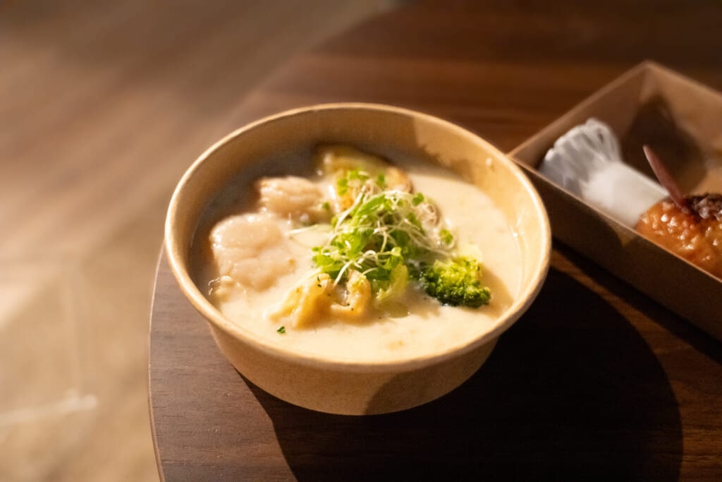 麻布台ヒルズ クリスマスマーケット　GOOD GOOD MEAT　ホタテのクリームシチュー