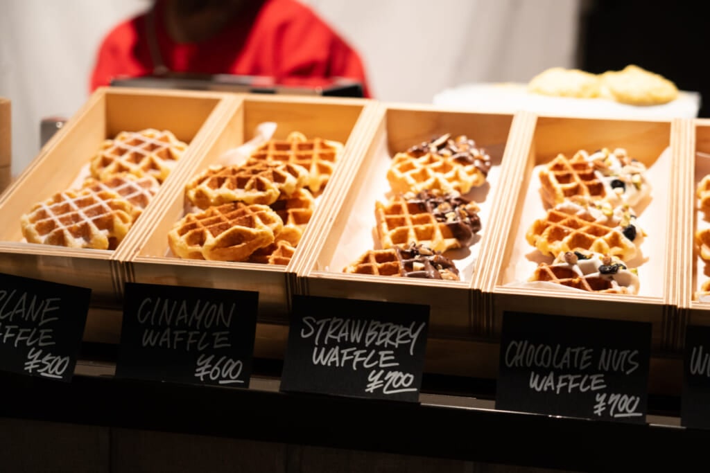 麻布台ヒルズ クリスマスマーケット　SOL'S COFFEE　クリスマス限定ワッフル
