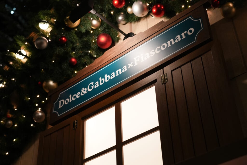麻布台ヒルズ クリスマスマーケット　Dolce&Gabbana×Fiasconaro　外観