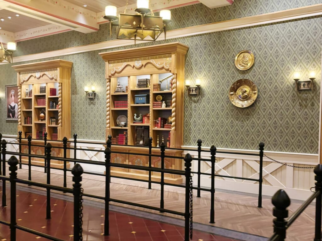 ディズニー ファンタジースプリングス　アトラクション待ち列待機所