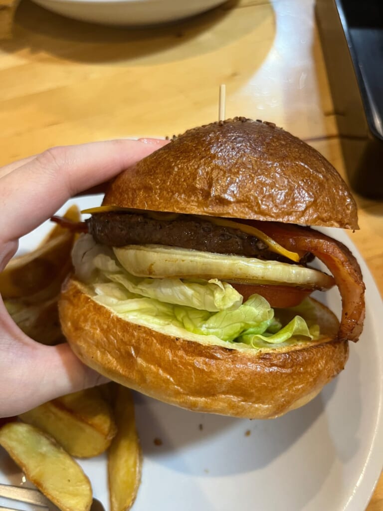 横須賀名物　Tsunami　ハンバーガーアップ