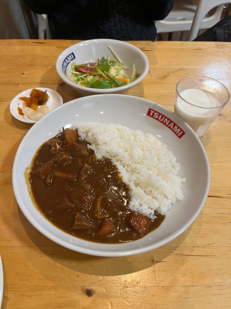 横須賀名物　Tsunami　よこすか海軍カレー