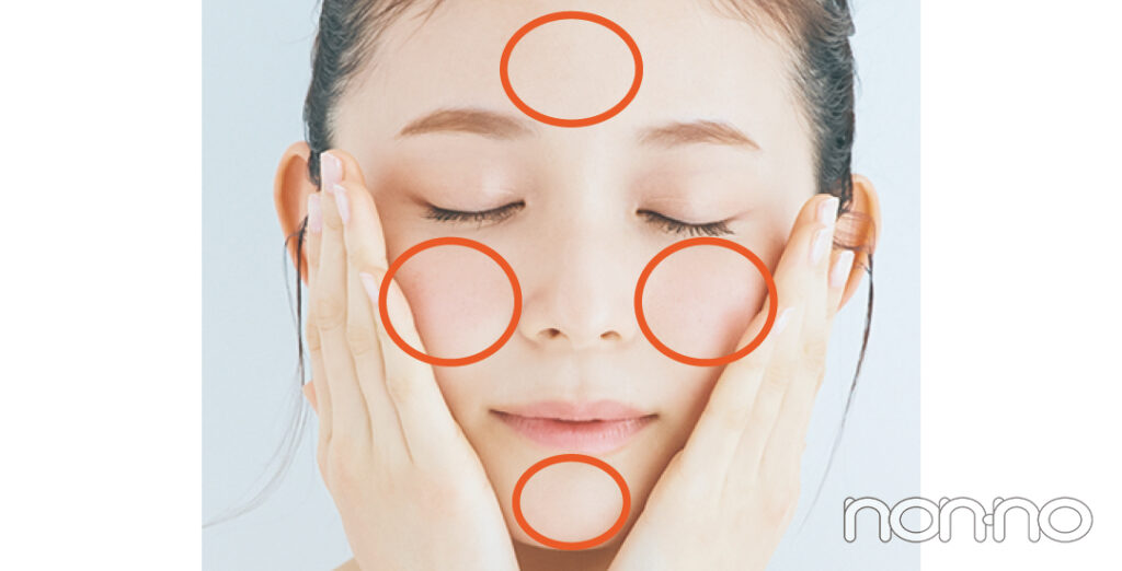 メラニンぐすみには、肌荒れ予防効果を備えた美白美容液を投入