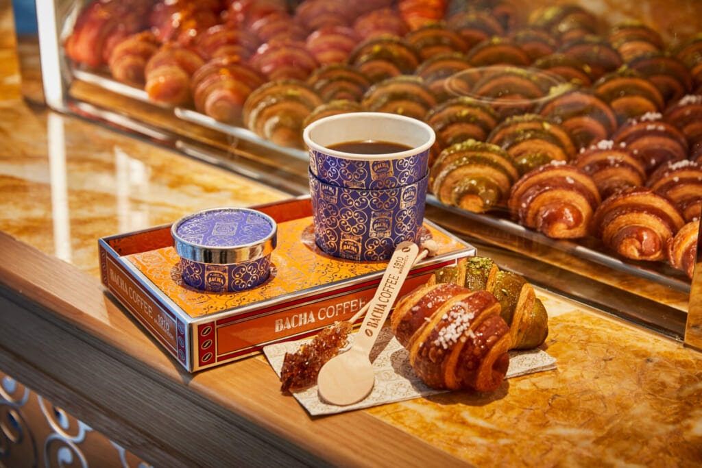 Bacha Coffee (バシャコーヒー)　コーヒーとクロワッサン