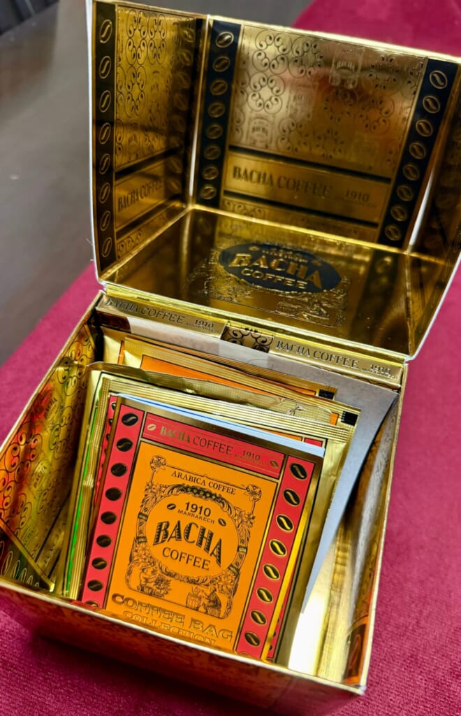 Bacha Coffee (バシャコーヒー)　化粧箱の中に入っているドリップコーヒー