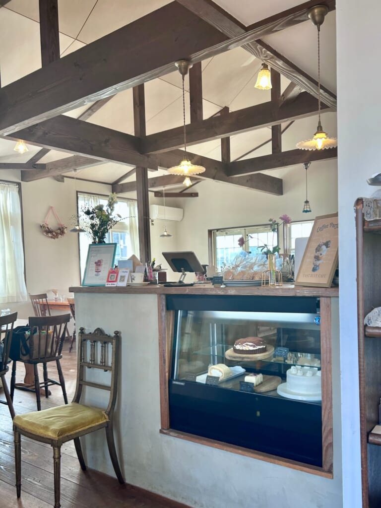 Fast Blue Cafe　内観　ショーケース