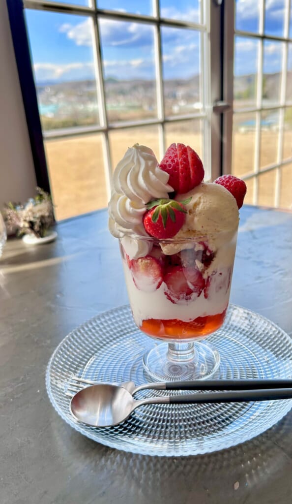 Fast Blue Cafe　strawberry parfait