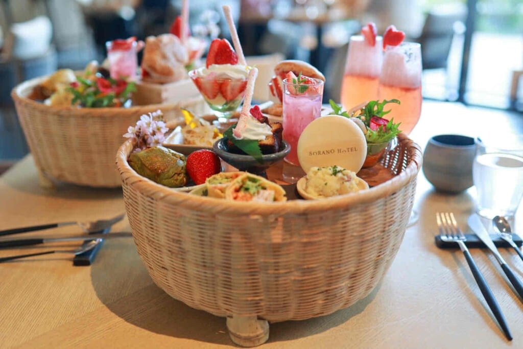 GREEN SPRINGS（グリーンスプリングス）　苺の花籠アフタヌーンティー