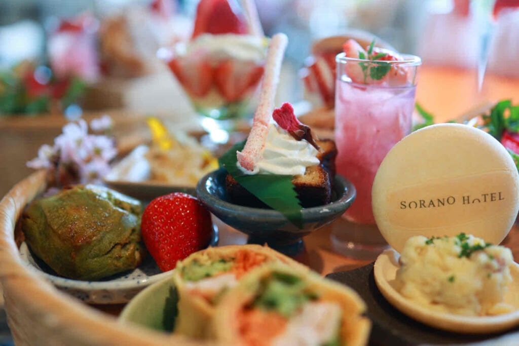 GREEN SPRINGS（グリーンスプリングス）　苺の花籠アフタヌーンティー