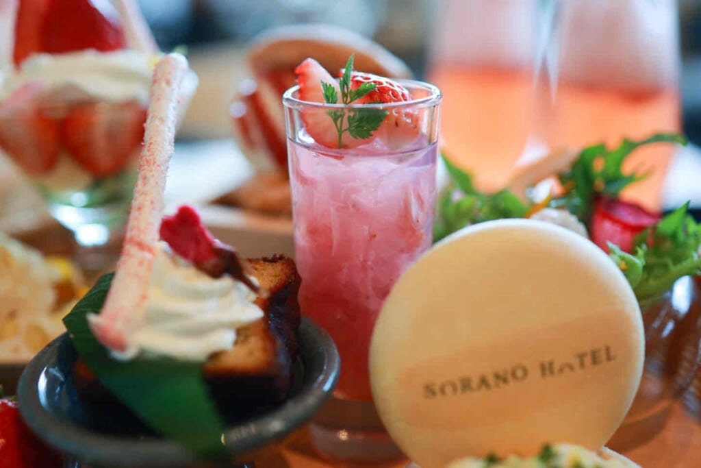 GREEN SPRINGS（グリーンスプリングス）　苺の花籠アフタヌーンティー　桜のゼリー