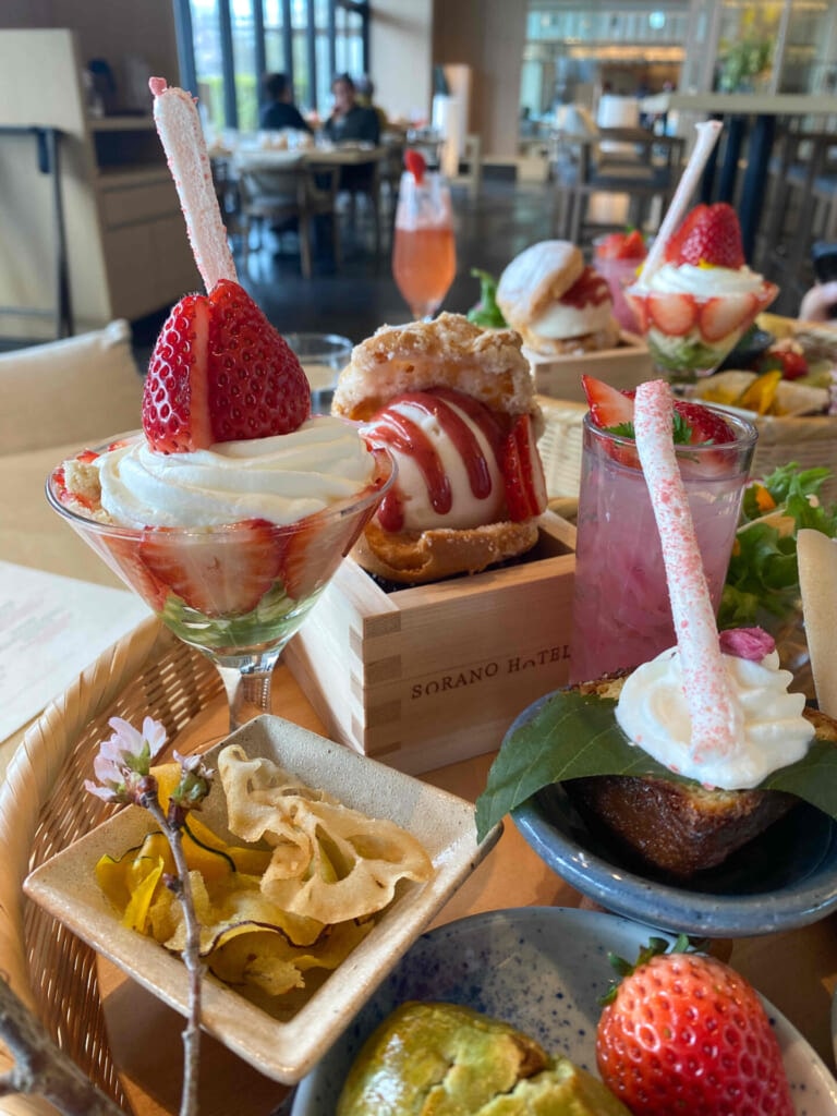 GREEN SPRINGS（グリーンスプリングス）　苺の花籠アフタヌーンティー