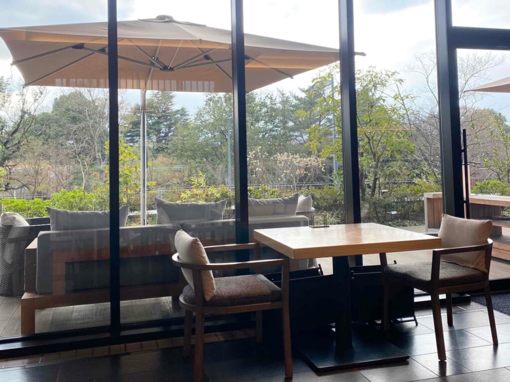 GREEN SPRINGS（グリーンスプリングス）　苺の花籠アフタヌーンティー　窓からの景色