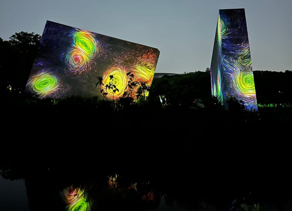 長居公園ネモフィラ畑　屋外のチームラボ