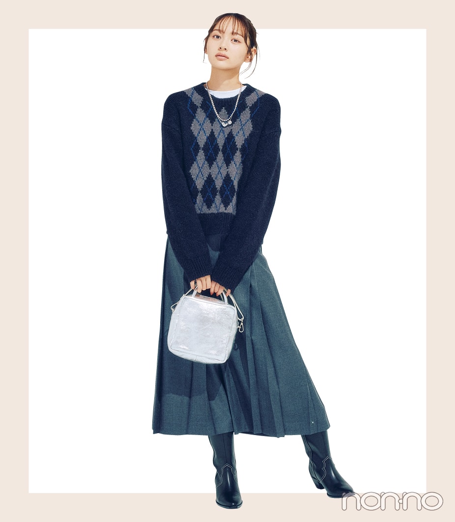 縦ラインを作って着やせニットコーデ