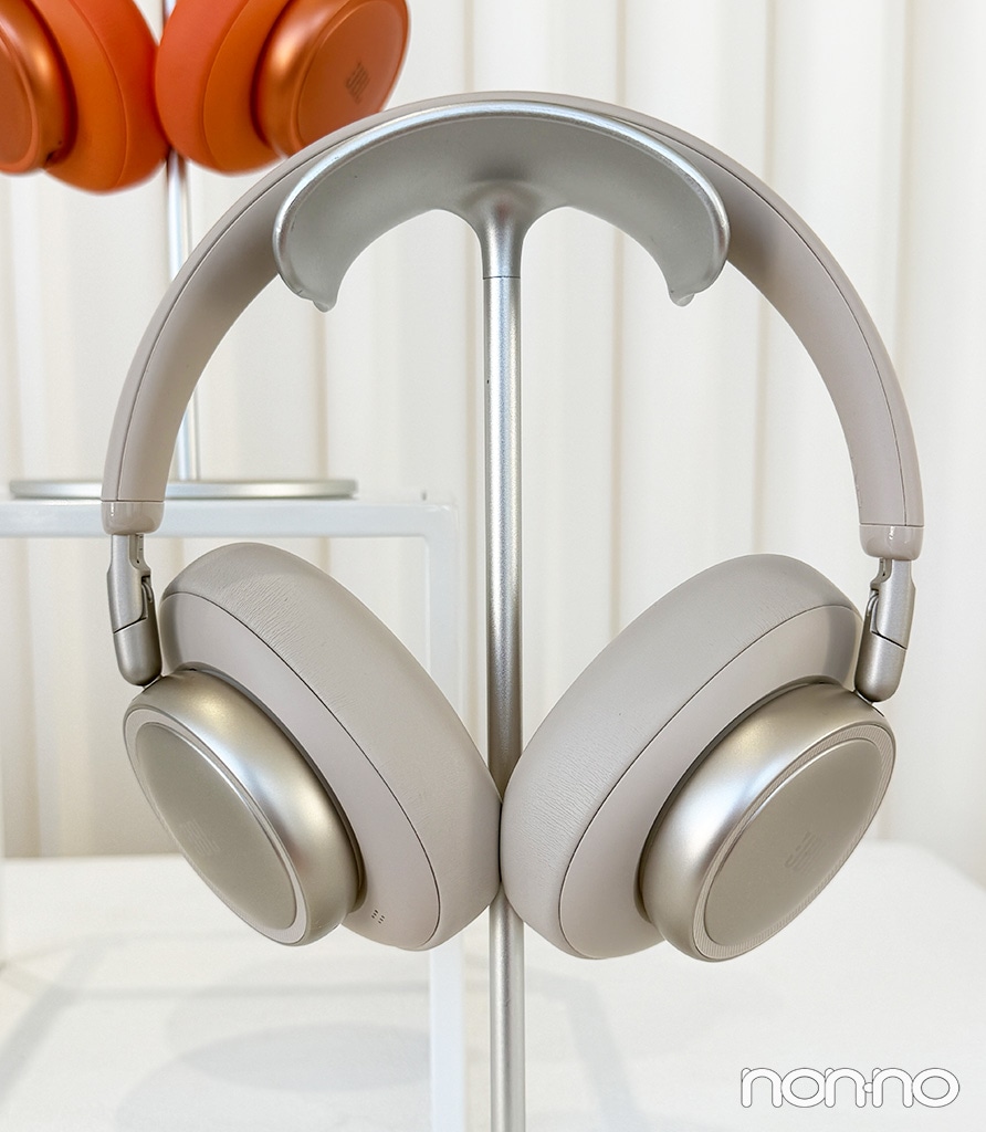 『JBL Live 780NC』のシャンパン