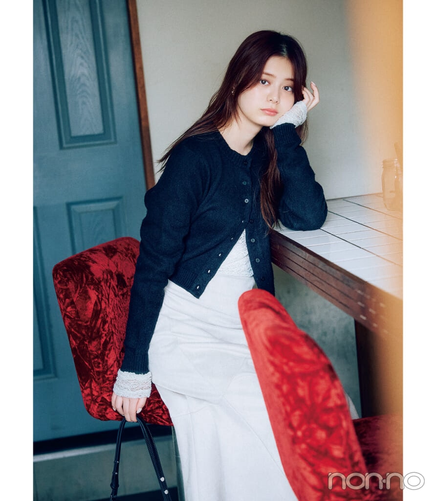 GRLのニットを着た紺野彩夏ト3