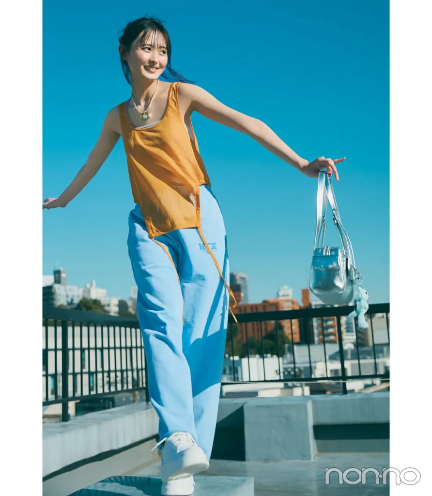 遠藤さくらの大学生の一週間コーデ、木曜日のタンクトップスタイル