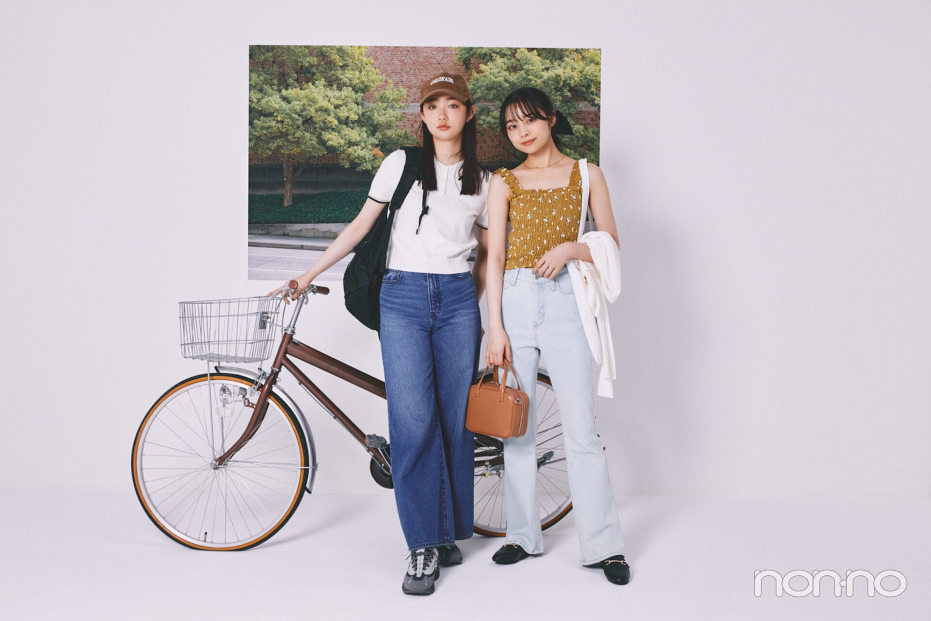 通学コーデの林芽亜里と小宮山莉渚