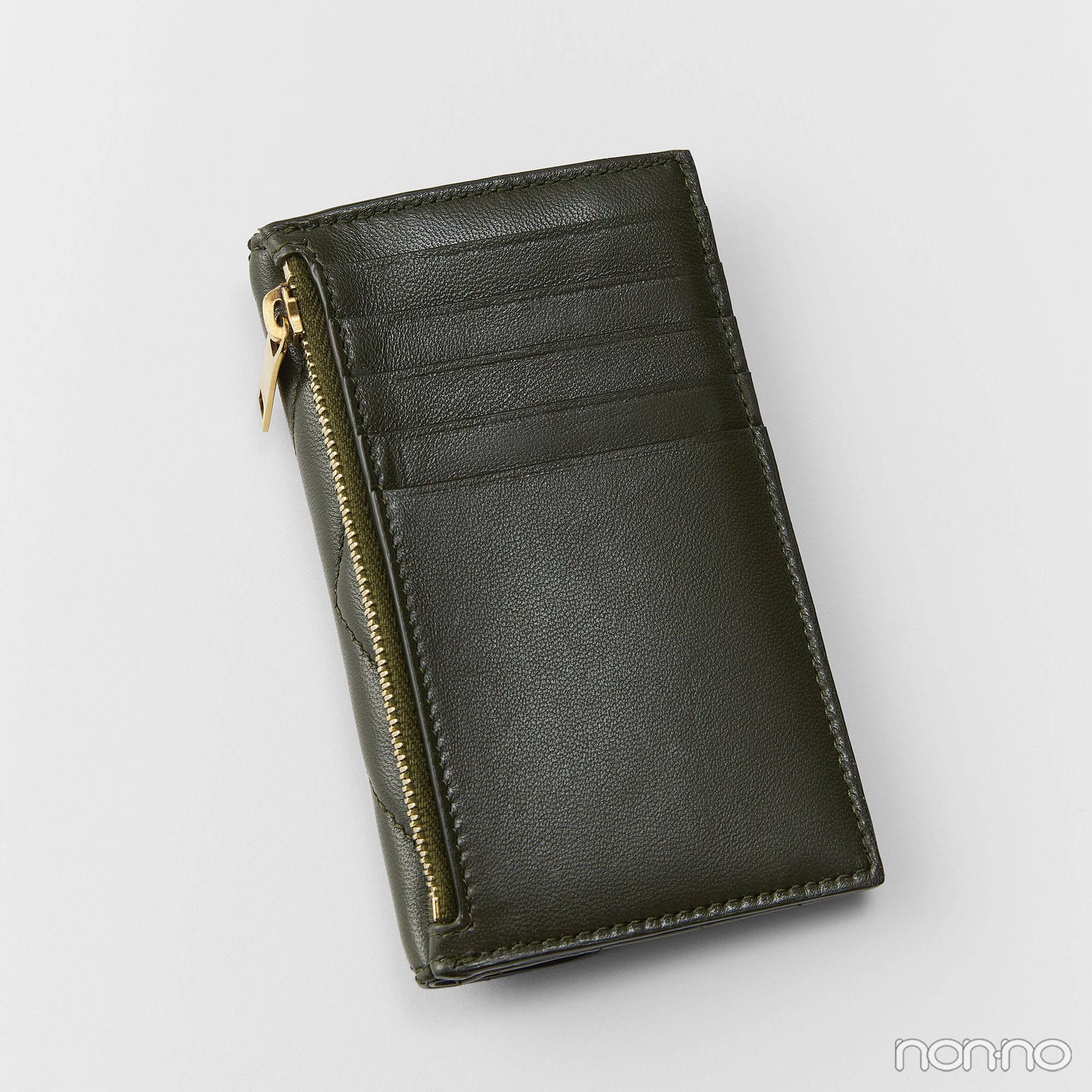 サンローランのカサンドラ フラグメント フラップカードケースの中身