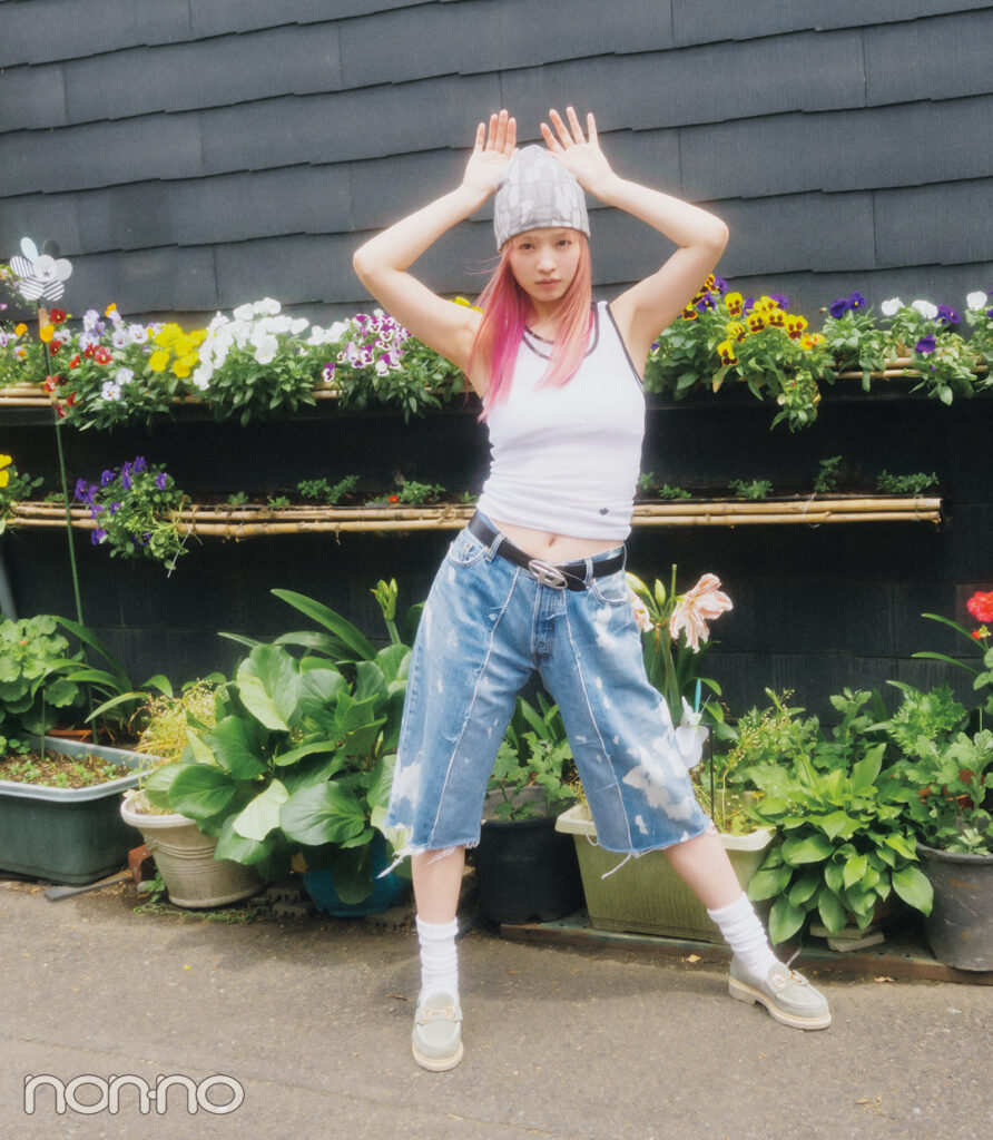 色と柄のぺたんこ靴でハズす横田真悠のラクチンコーデ