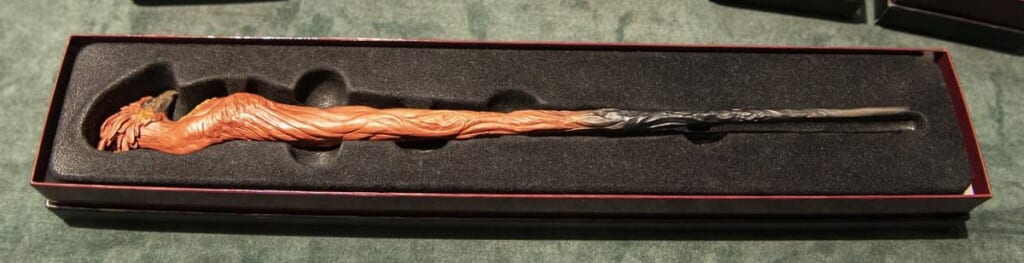 「フォークス（不死鳥）の杖」 