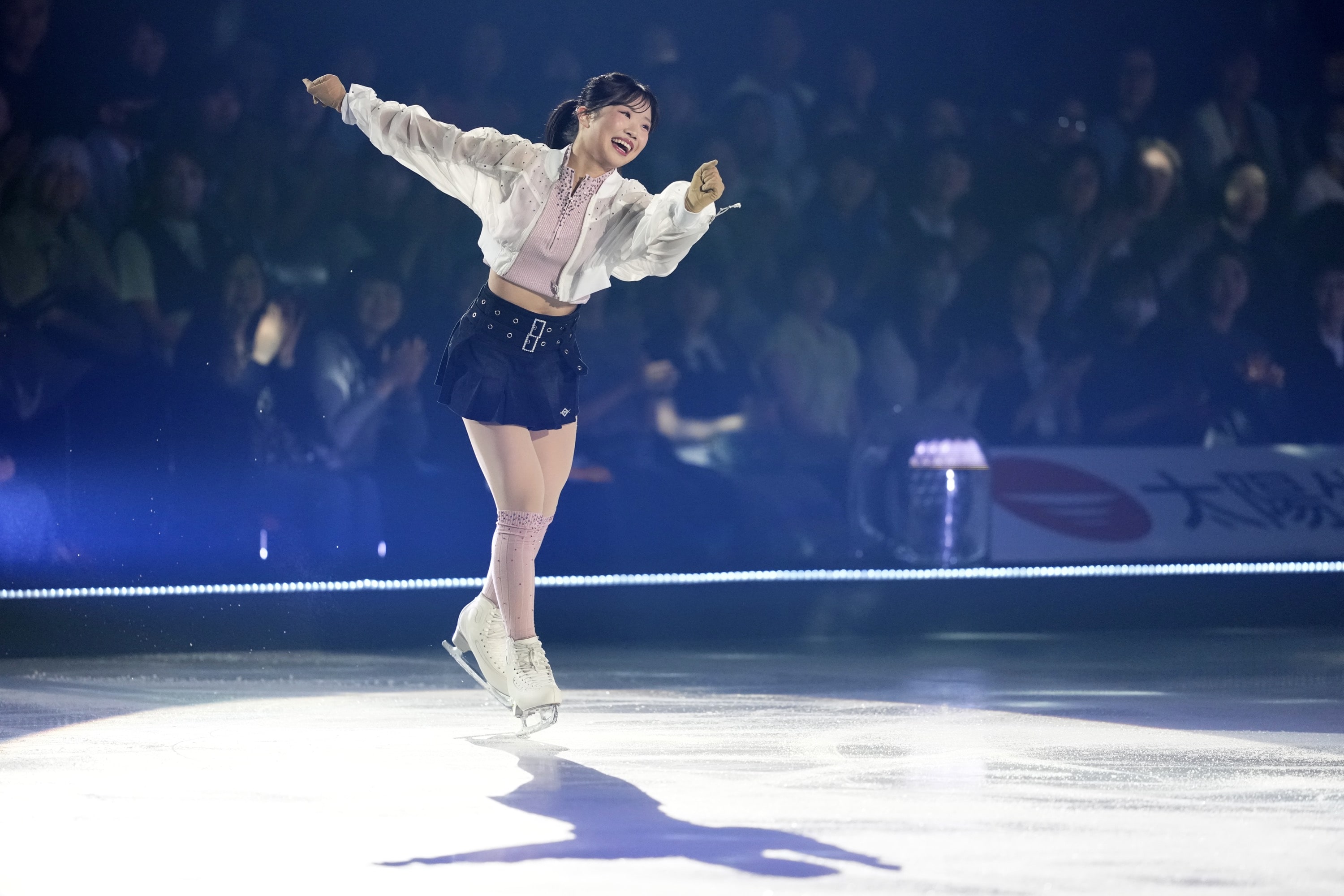 ファンタジーオンアイスでの中井亜美 「僕たちの未来」with 家入レオ
