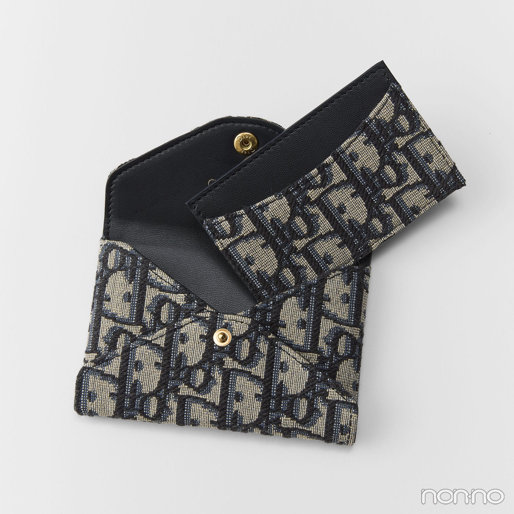 ディオールのディオールトラベルの中身