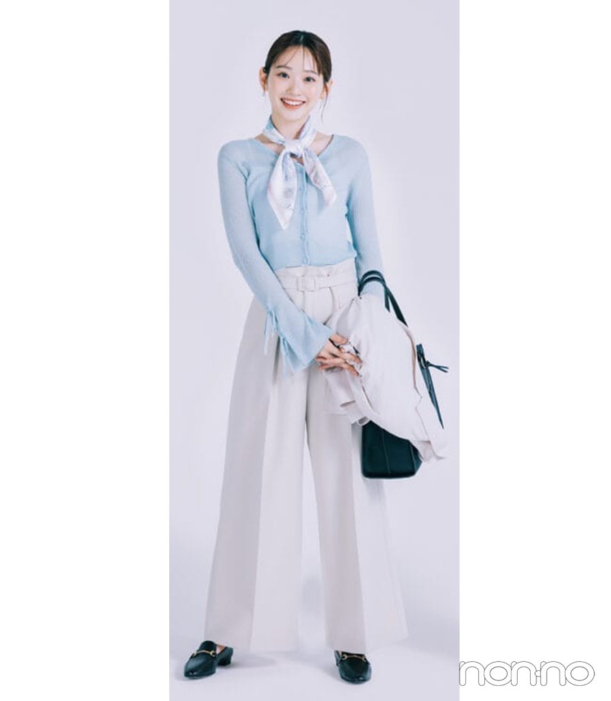 ひとくせカーディガンとスカーフでつくるオフィスカジュアルコーデ