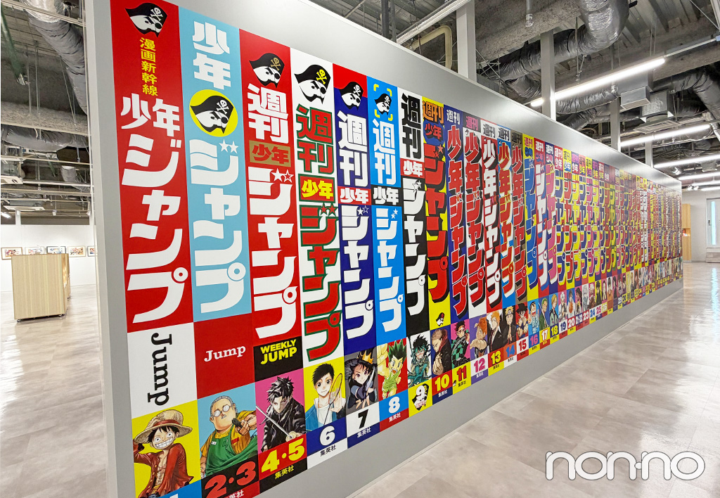 THE ジャンプショップ 神保町の背表紙のデザイン展示コーナー