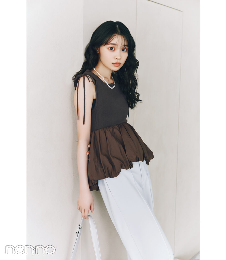 ブラウンのバルーンペプラムのコーデ