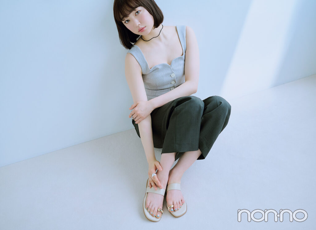 小宮山莉渚の莉渚のペディキュアモデルカット6