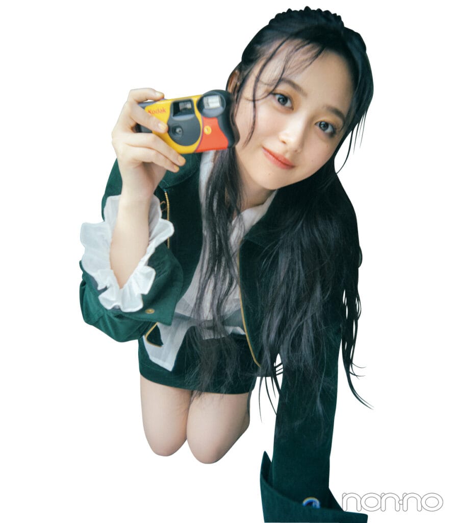 カメラを向けてくる井上和