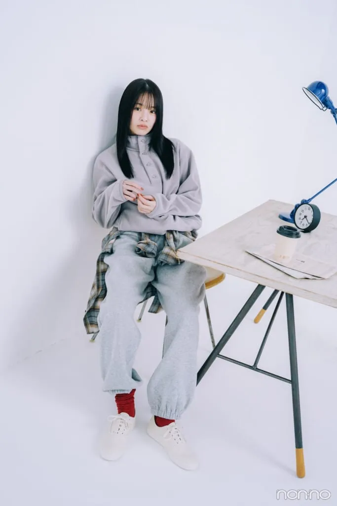 横田真悠の大学生1週間コーデ、日曜日のスウェットスタイル