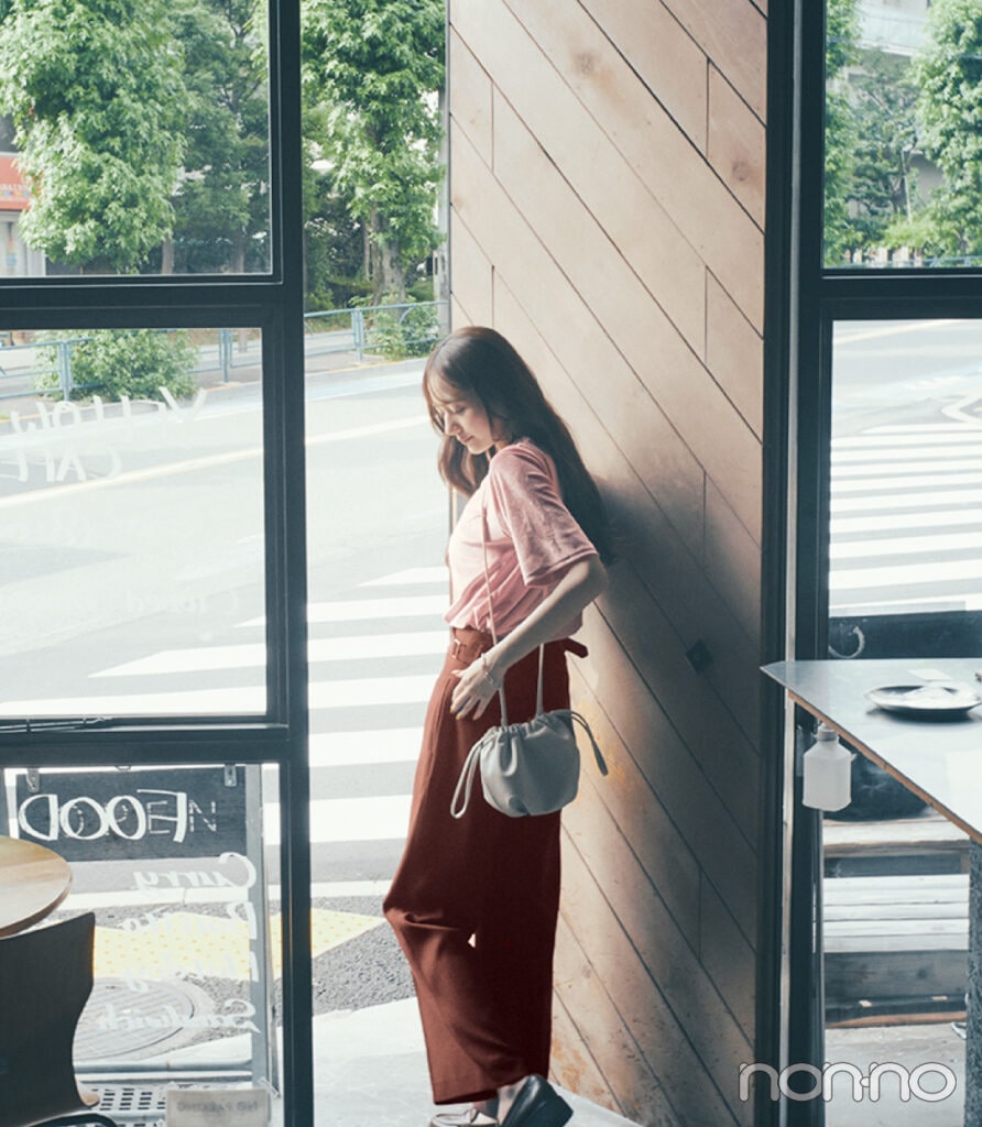 加藤栞の夏→秋着回し23℃ Late Septemberモデルカット4-5