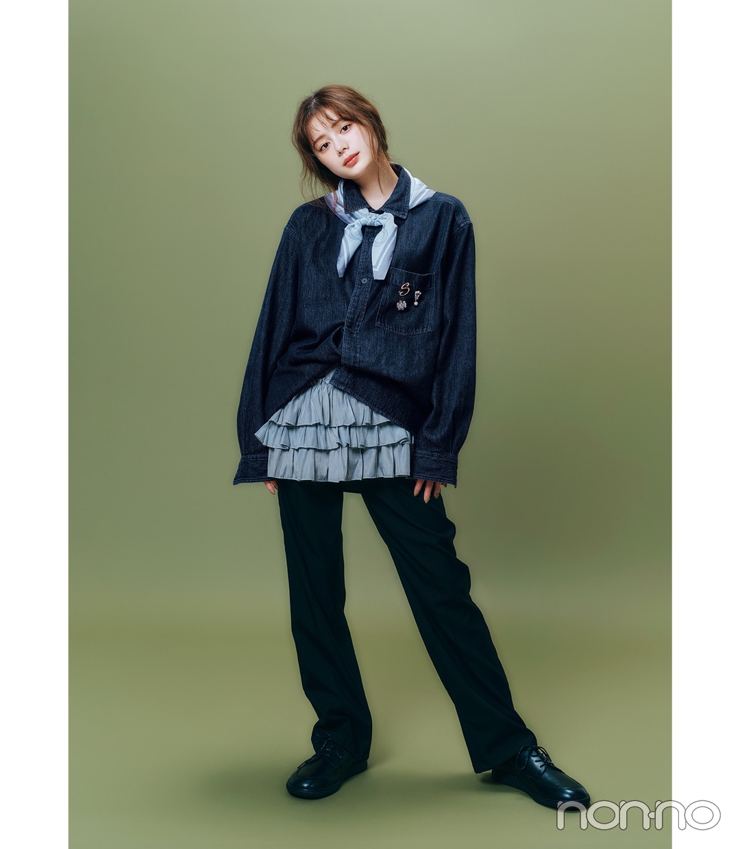 紺野彩夏のユニクロのデニムシャツコーデ