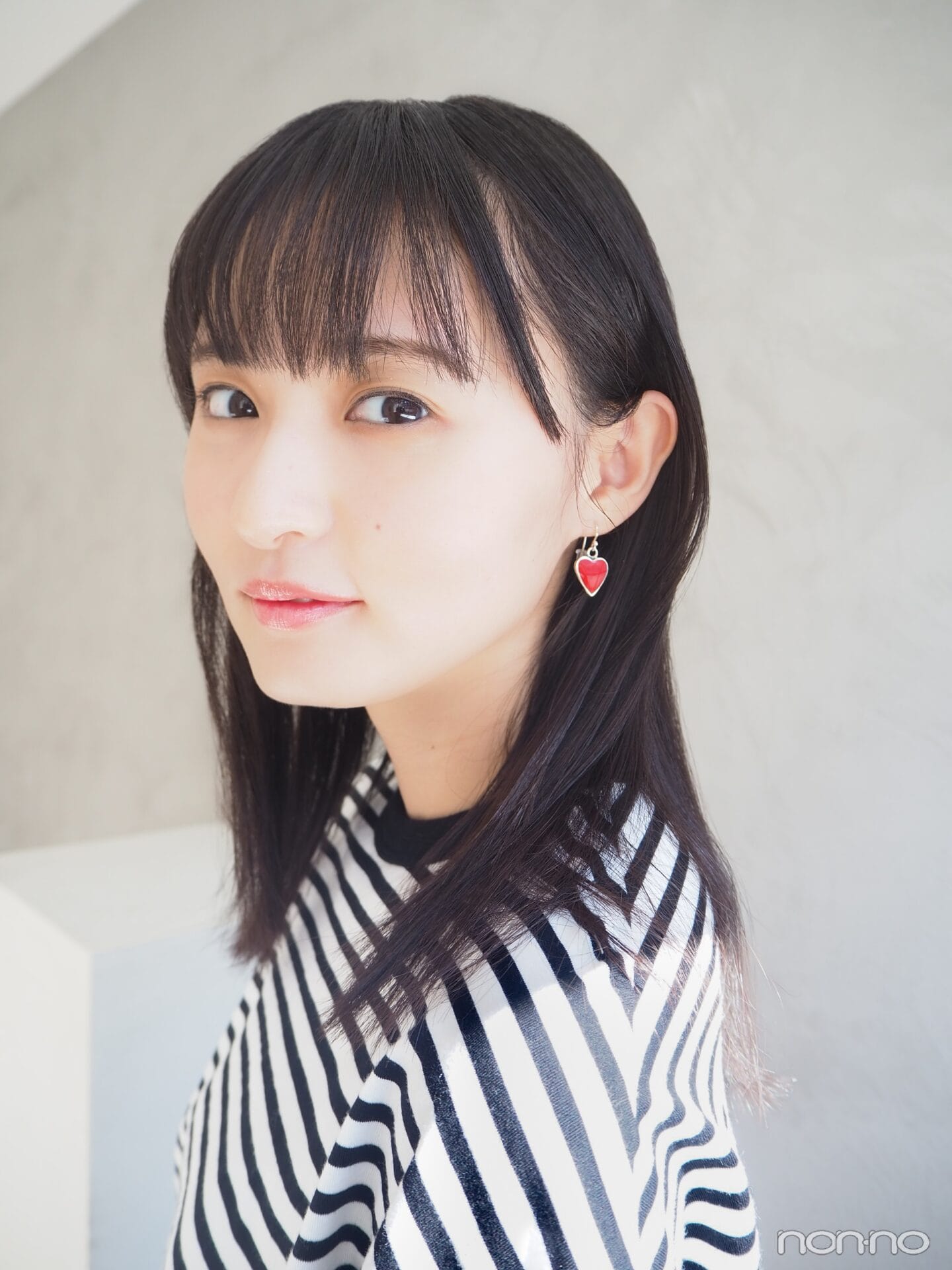 遠藤さくらの冬私服のピアスカット