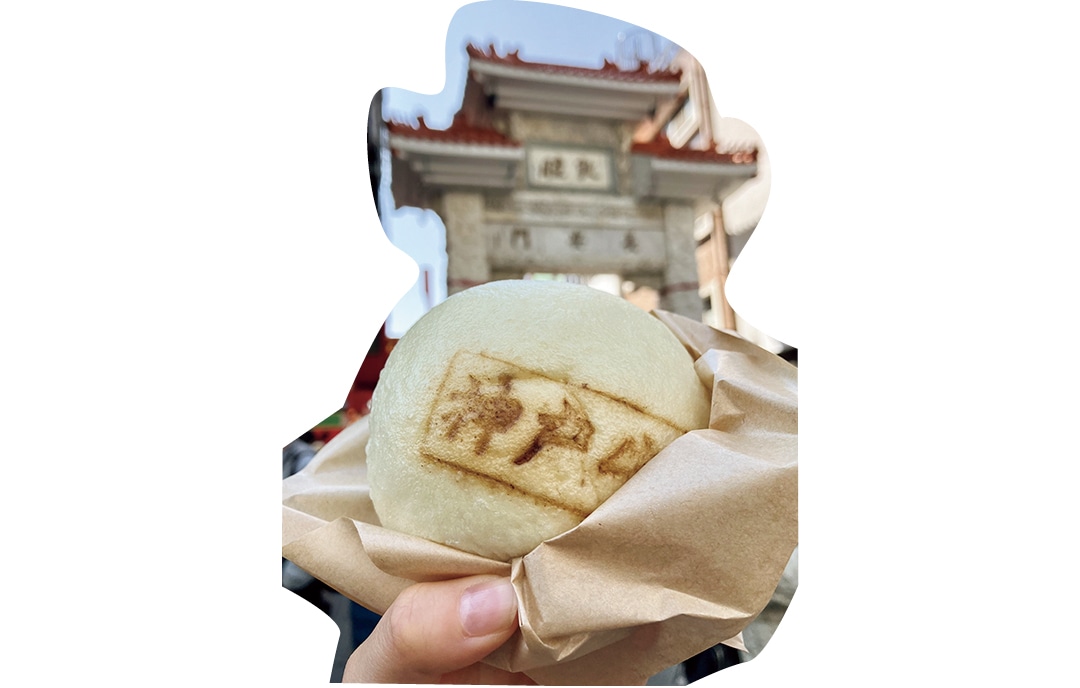 食べ歩きでご当地グルメを堪能！（ちゃちゃさん・大学2年）