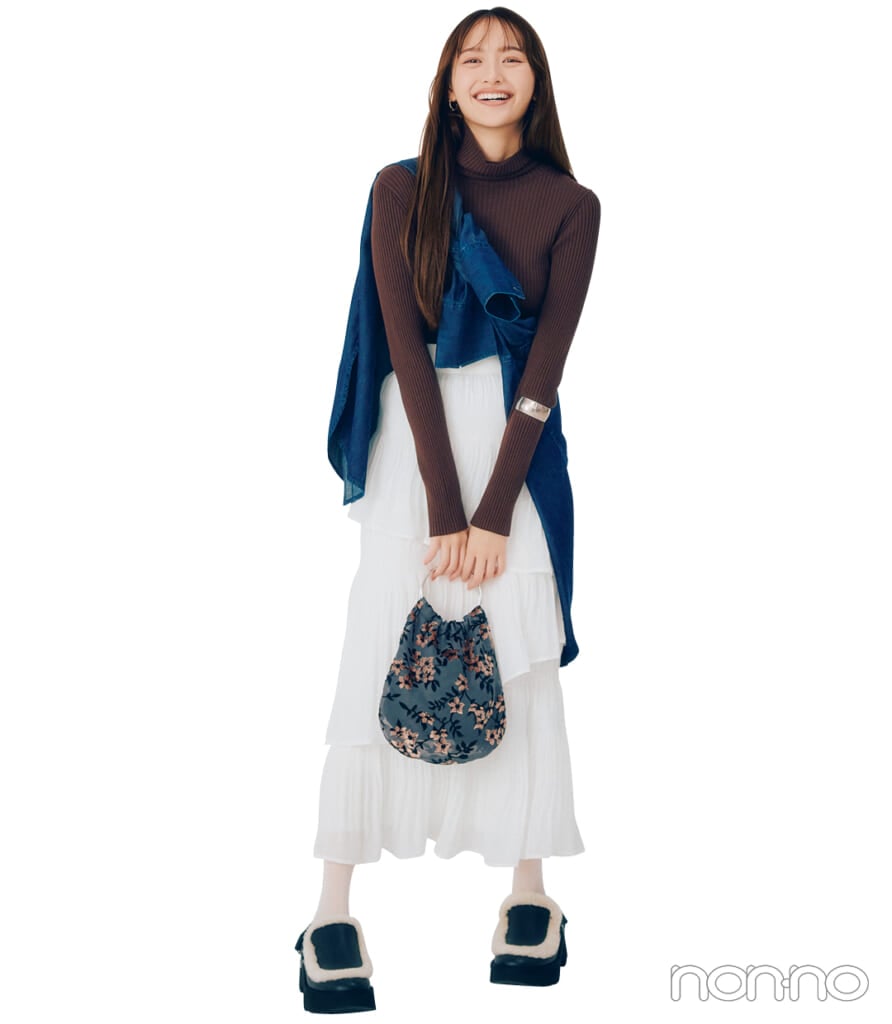 加藤栞がレイ ビームスのブラウンタートルニットを着回し3-3