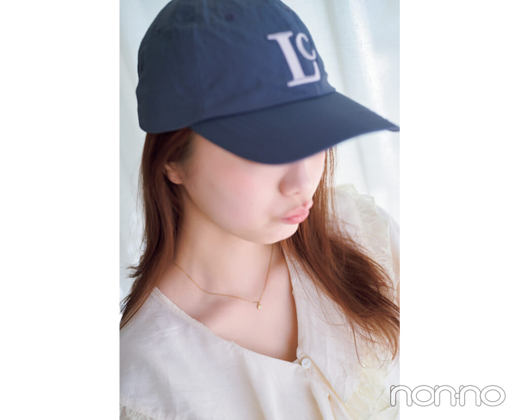 デニムコーデにおすすめのヘアアレ、キャップ