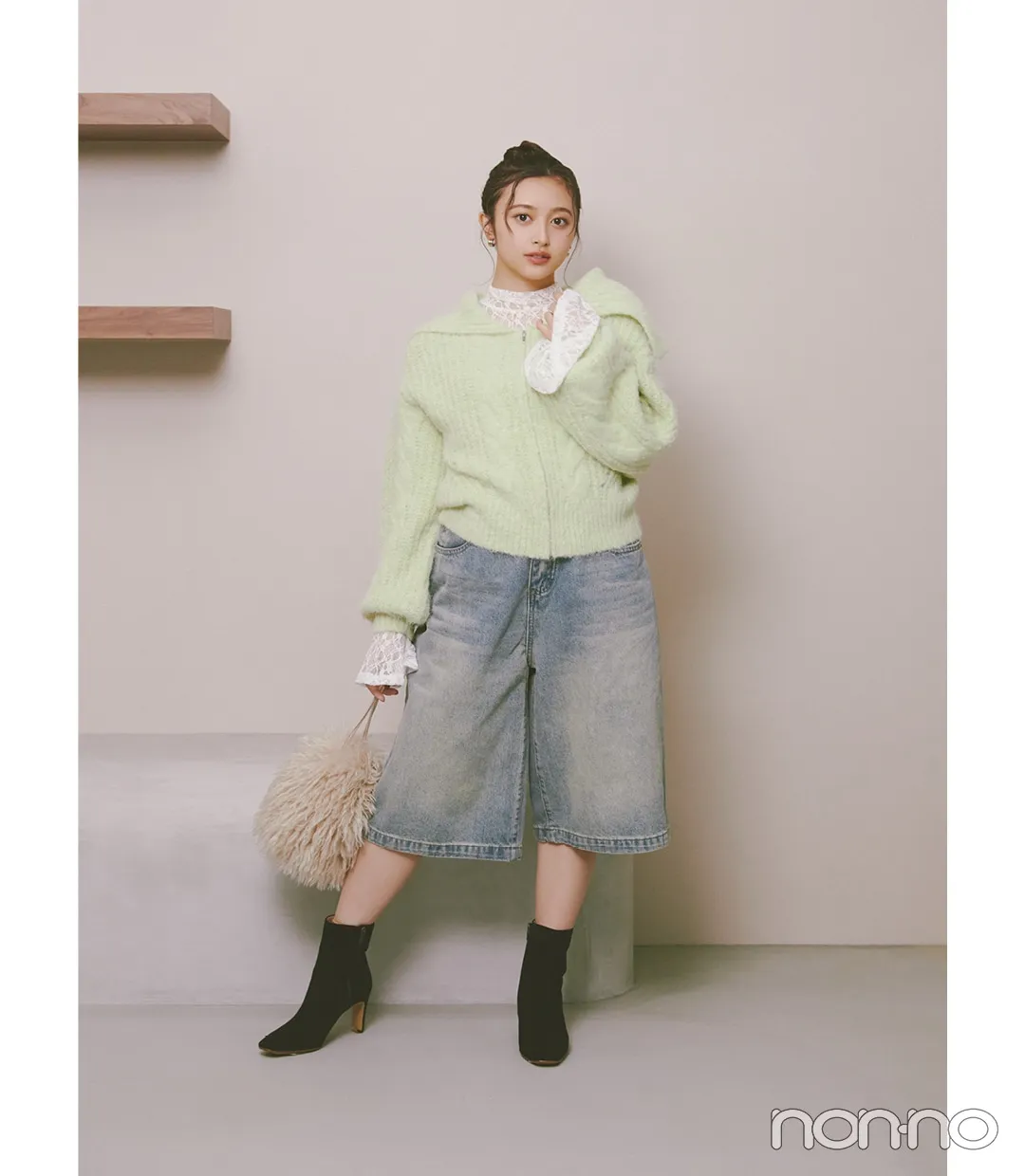 井上和の大学生1週間コーデ、火曜日のパステルニットスタイル