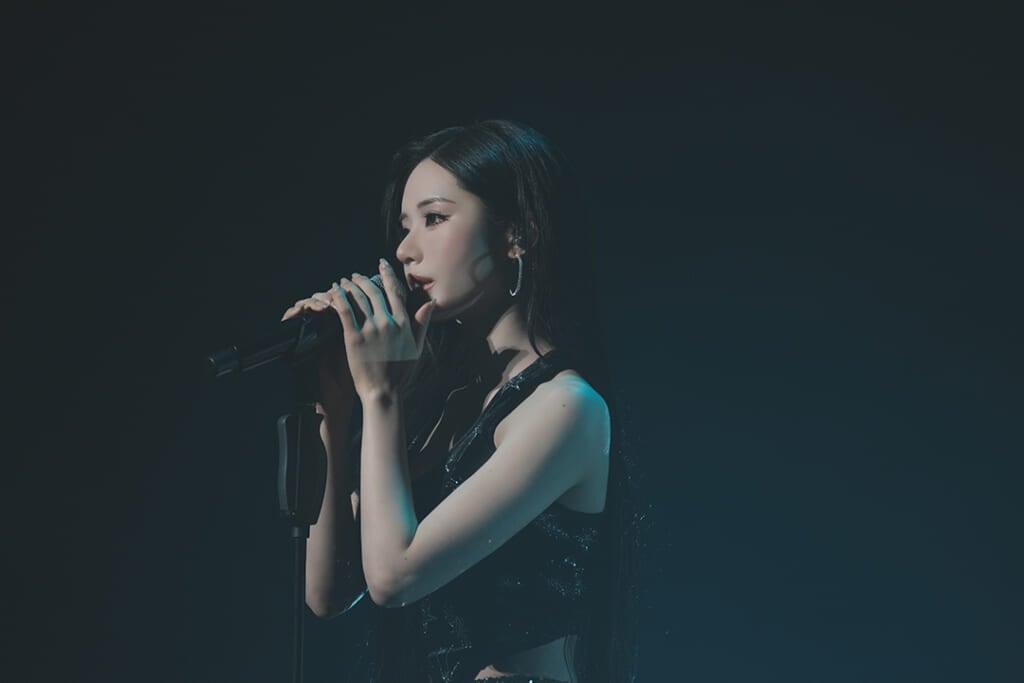 ソロステージを披露するfromis_9のジウォン