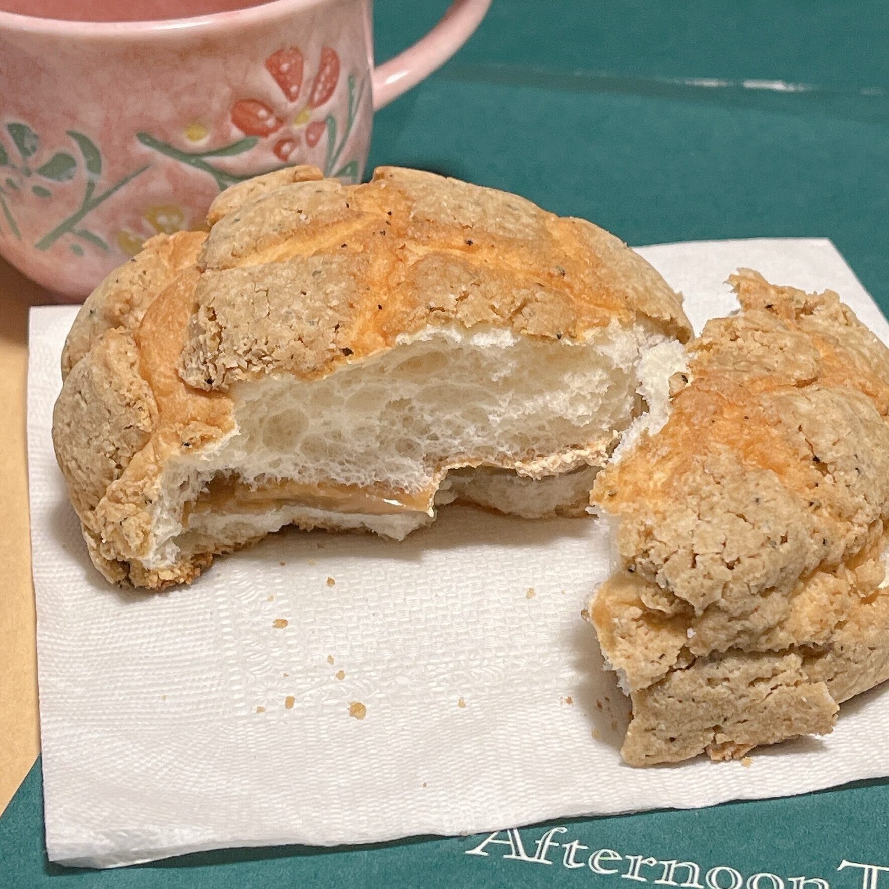 クリームが入っているアールグレイメロンパン