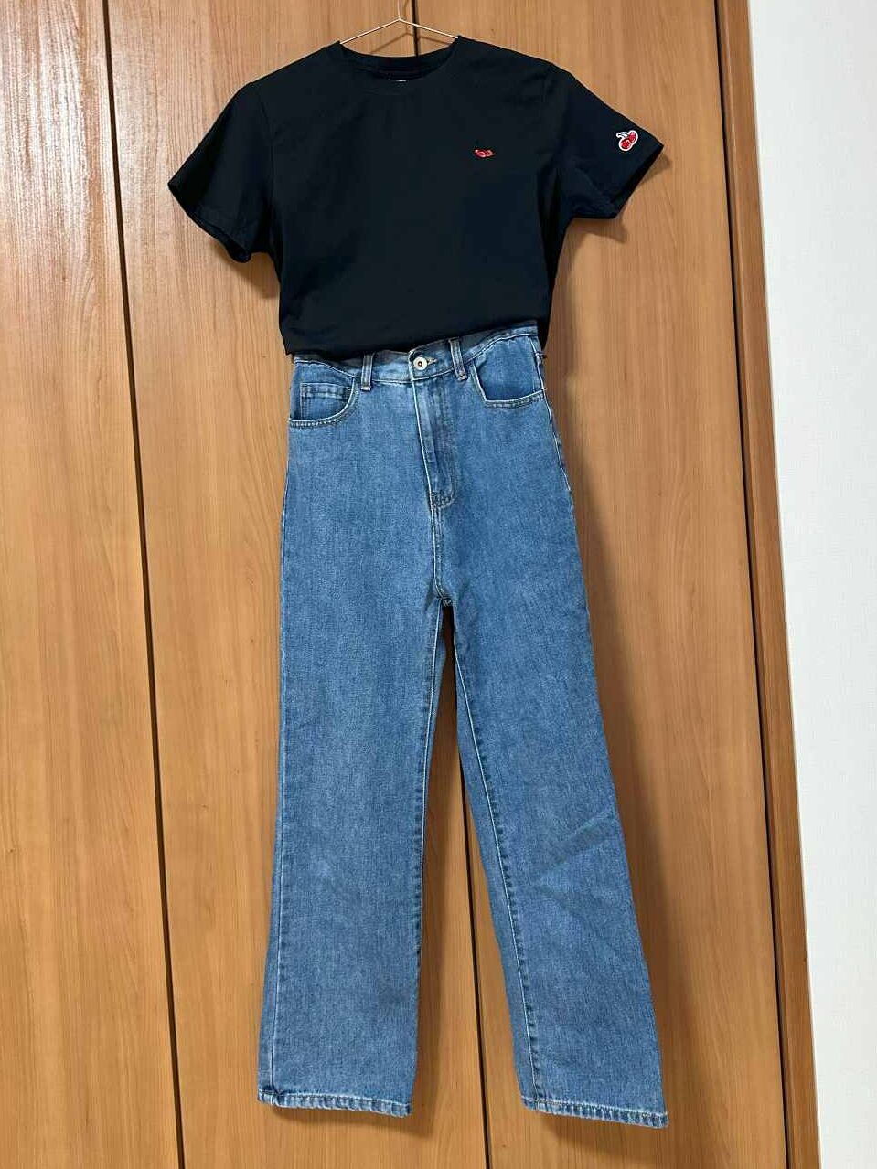 黒T×ブルーデニム