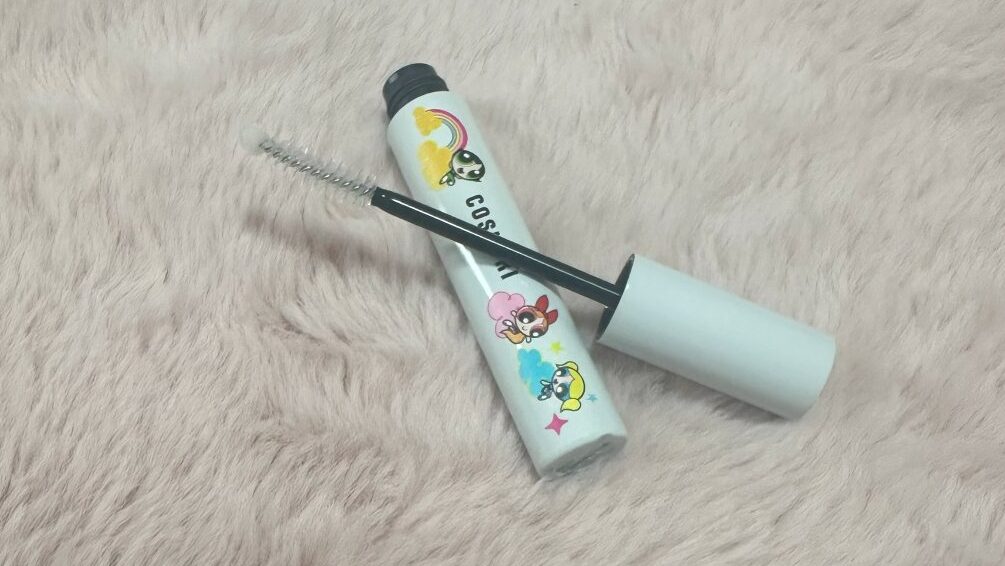 まつげ美容液の中身と外見の全体の様子