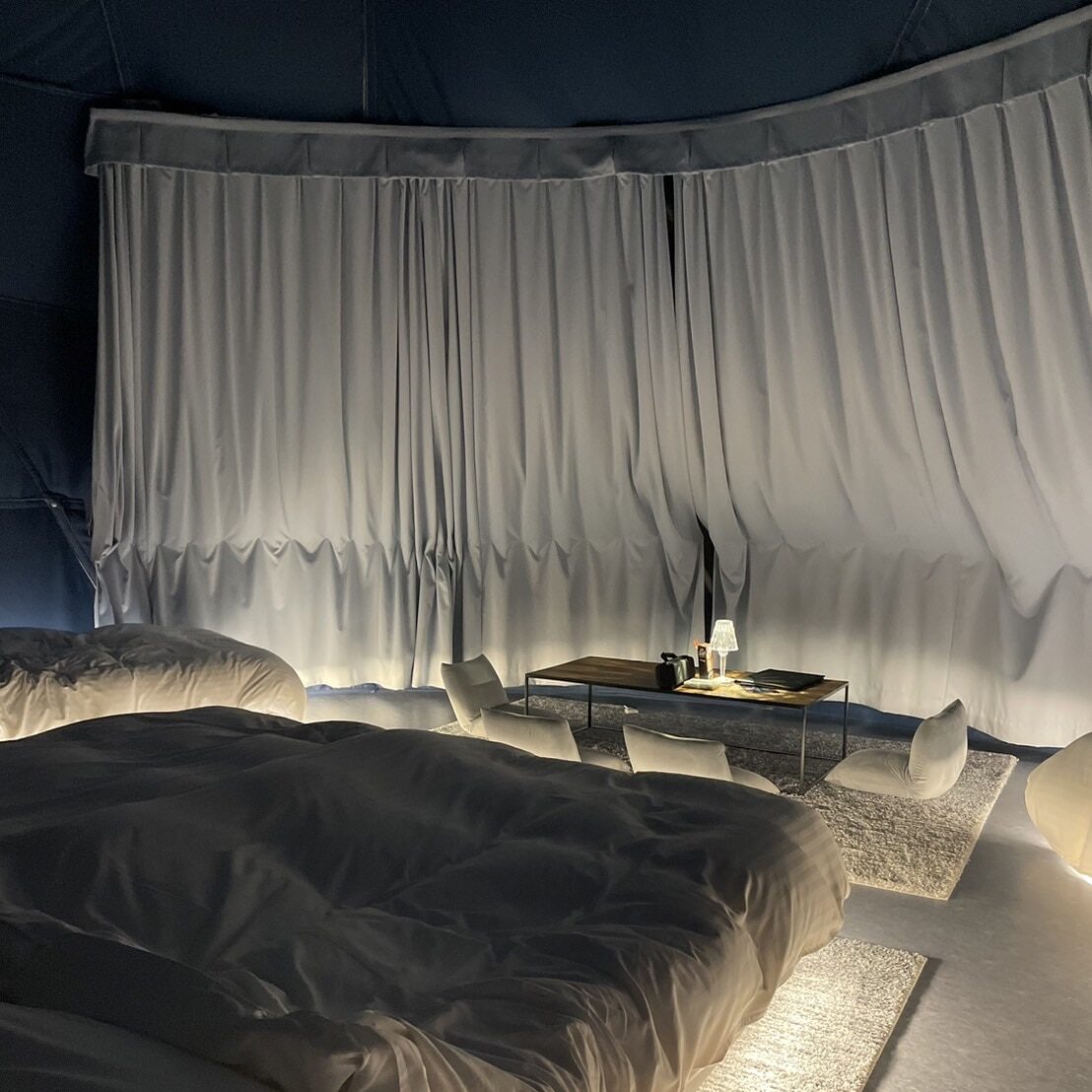 ISUMI Glamping Resort ＆ Spa SOLAS　ドームテント　内観　夜