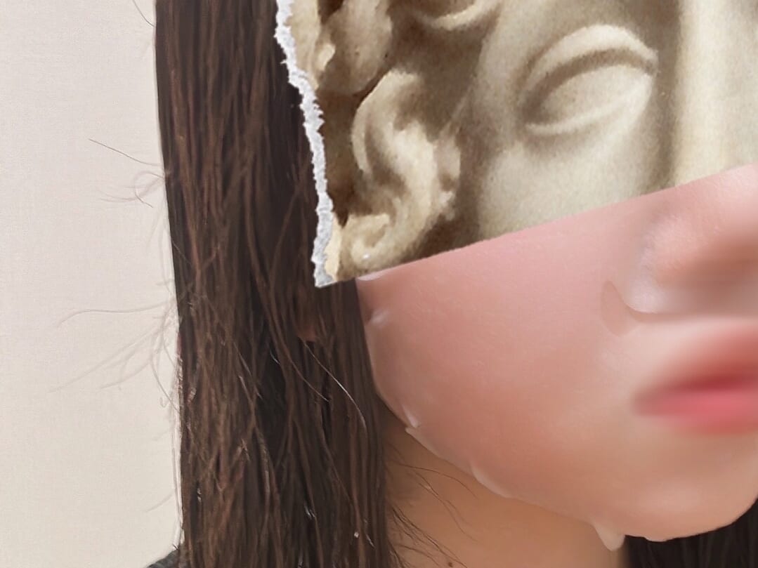 フェイスマスクをつけた様子